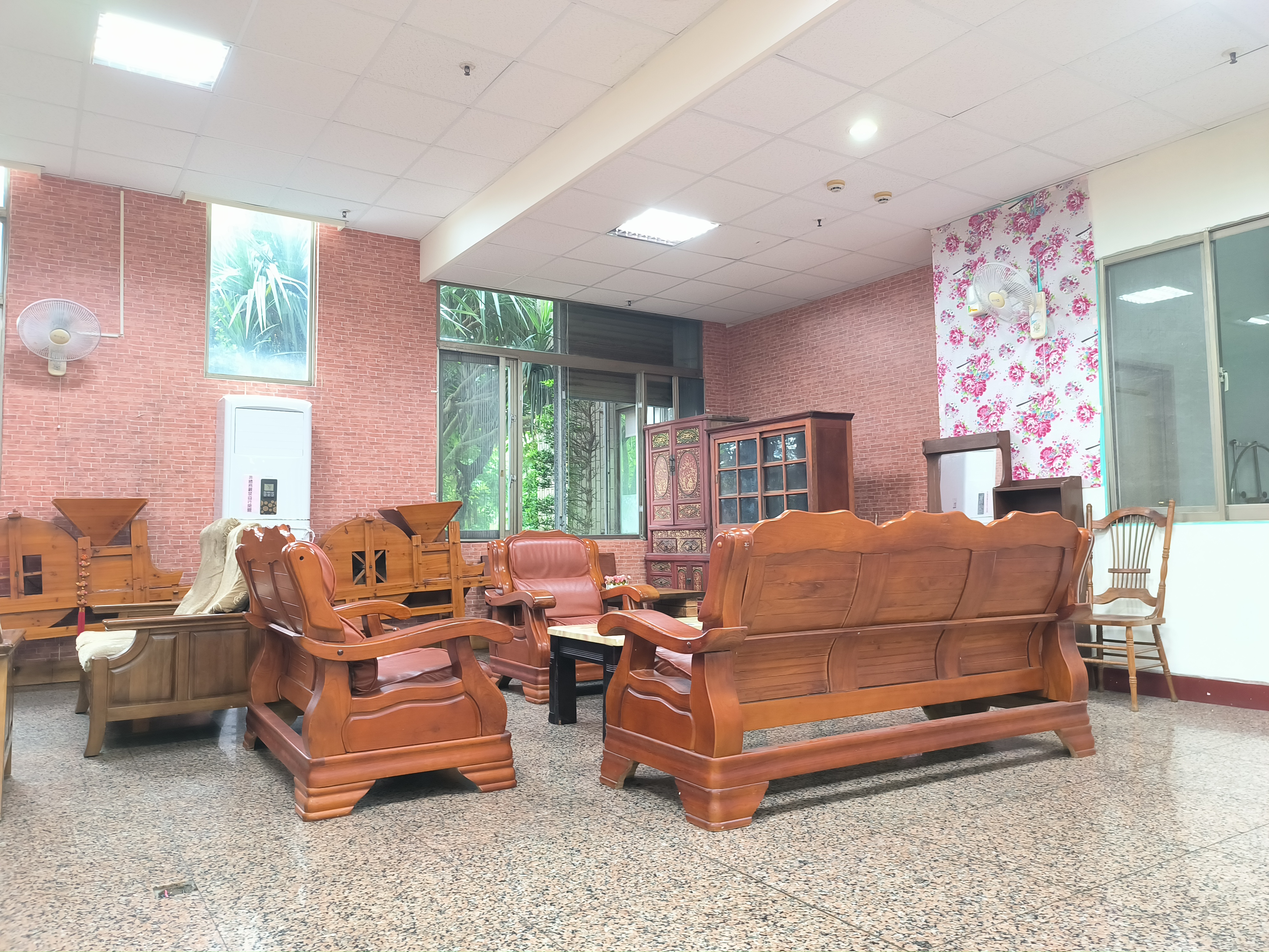 右側-靜謐交流休憩空間