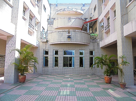 後院中庭與活動空間